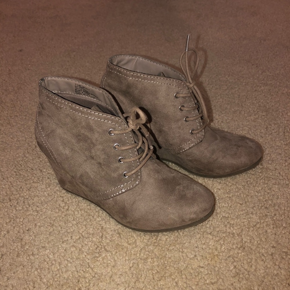 ⚡️FLASH SALE⚡️ Wedge Booties